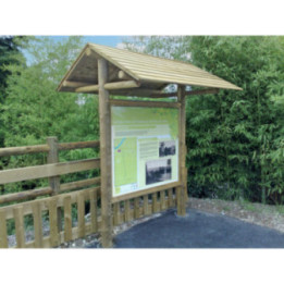 Panneau d'information en bois