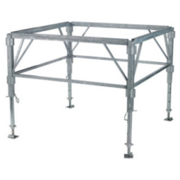 Entretoise + piètement régable en haut. de 0,67 à 1,20 m. 