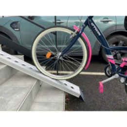 Rampe à vélos pour escaliers