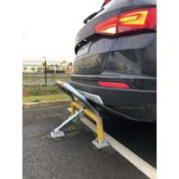 Bloc parking stop crash
