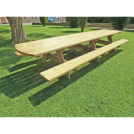 Table long. 4,4 m // (18 personnes)