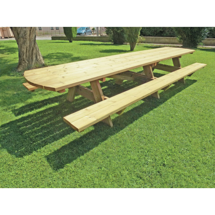 Table long. 4,4 m // (18 personnes)