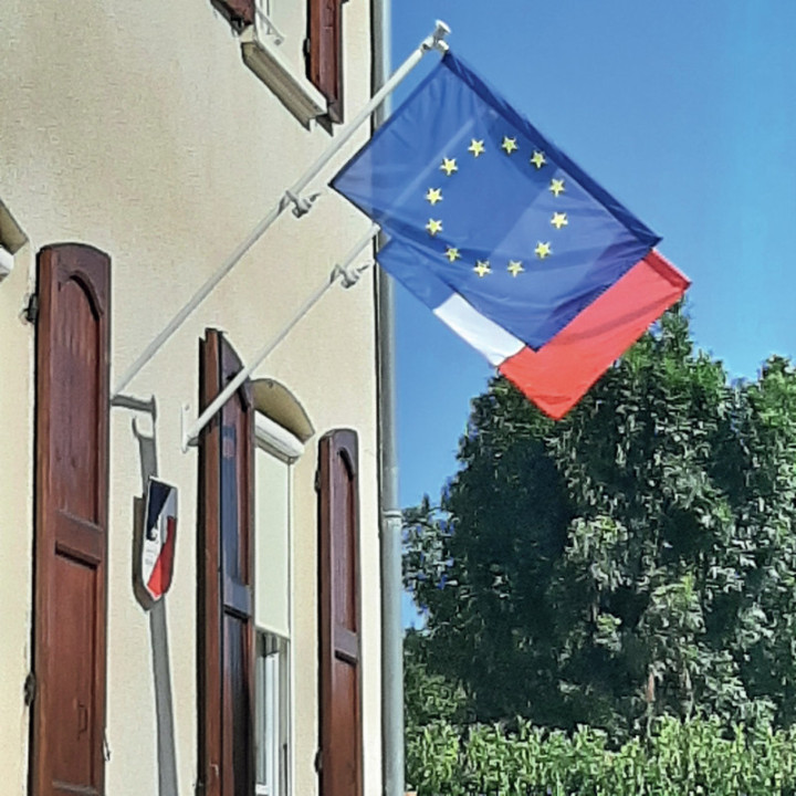 Mât de façade anti-enroulement