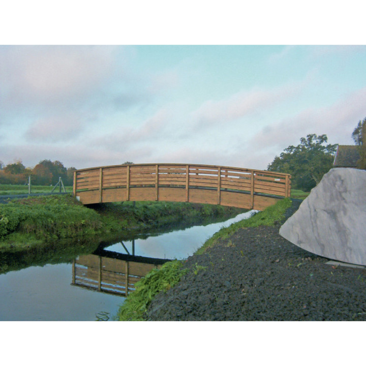 Passerelle cintrée en lamellé-collé