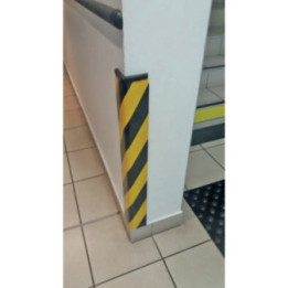 Angle de protection auto-adhésif