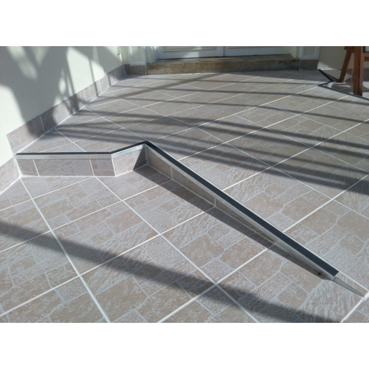 Nez de marche d'escalier